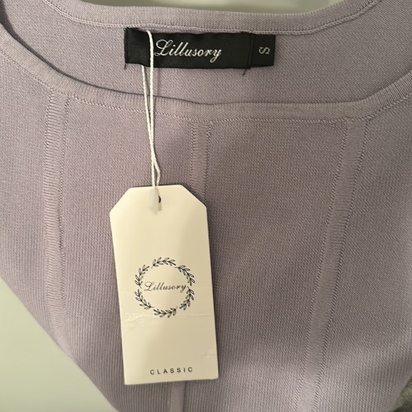 Purple stretchy crop tank top size small NEW WITH TAGS - Picture 6 of 7